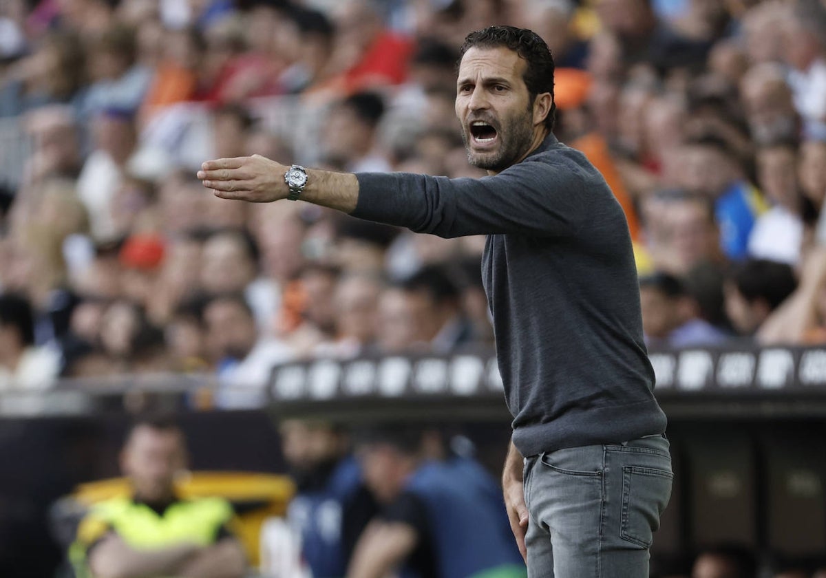 Rubén Baraja, en el partido contra el Real Madrid en Mestalla.