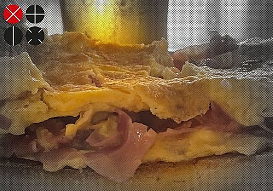 Uno de los bocadillos que pueden degustarse en el bar del Albergue de Millares.