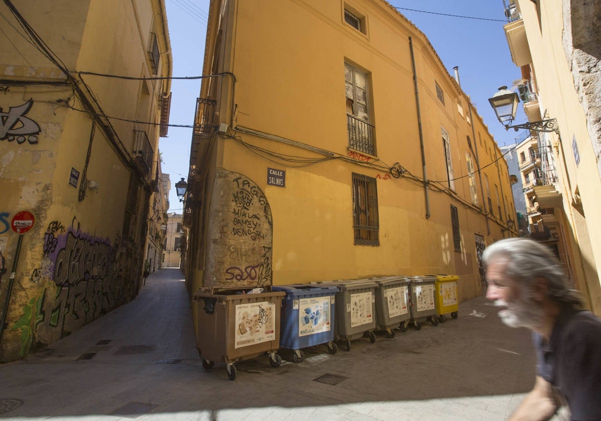 Varios contenedores, en el centro de la ciudad, en una imagen de archivo.