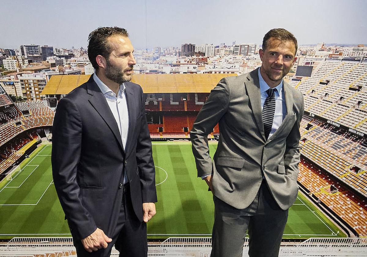 Rubén Baraja y Carlos Marchena, en el día de su presentación.