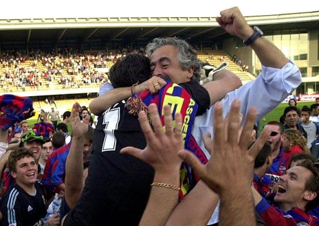 Imagen secundaria 1 - La primera foto es del gol de penalti de Serafín en Vallejo. La segunda la celebración de Preciado en Jerez y la tercera Camacho felicita a Riga tras marcarle al Lleida.