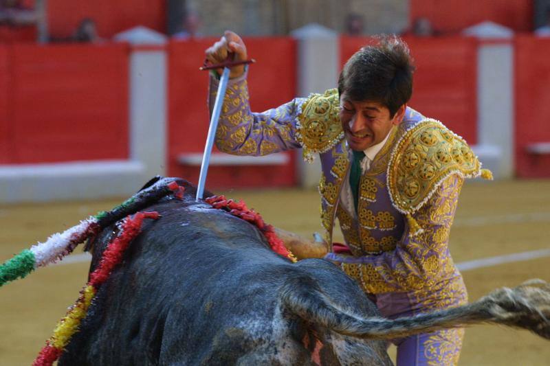 Fotos | La vida de Vicente Barrera, en imágenes: de torero a político