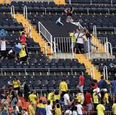 Imágenes de las gradas de Mestalla durante el Colombia - Iraq