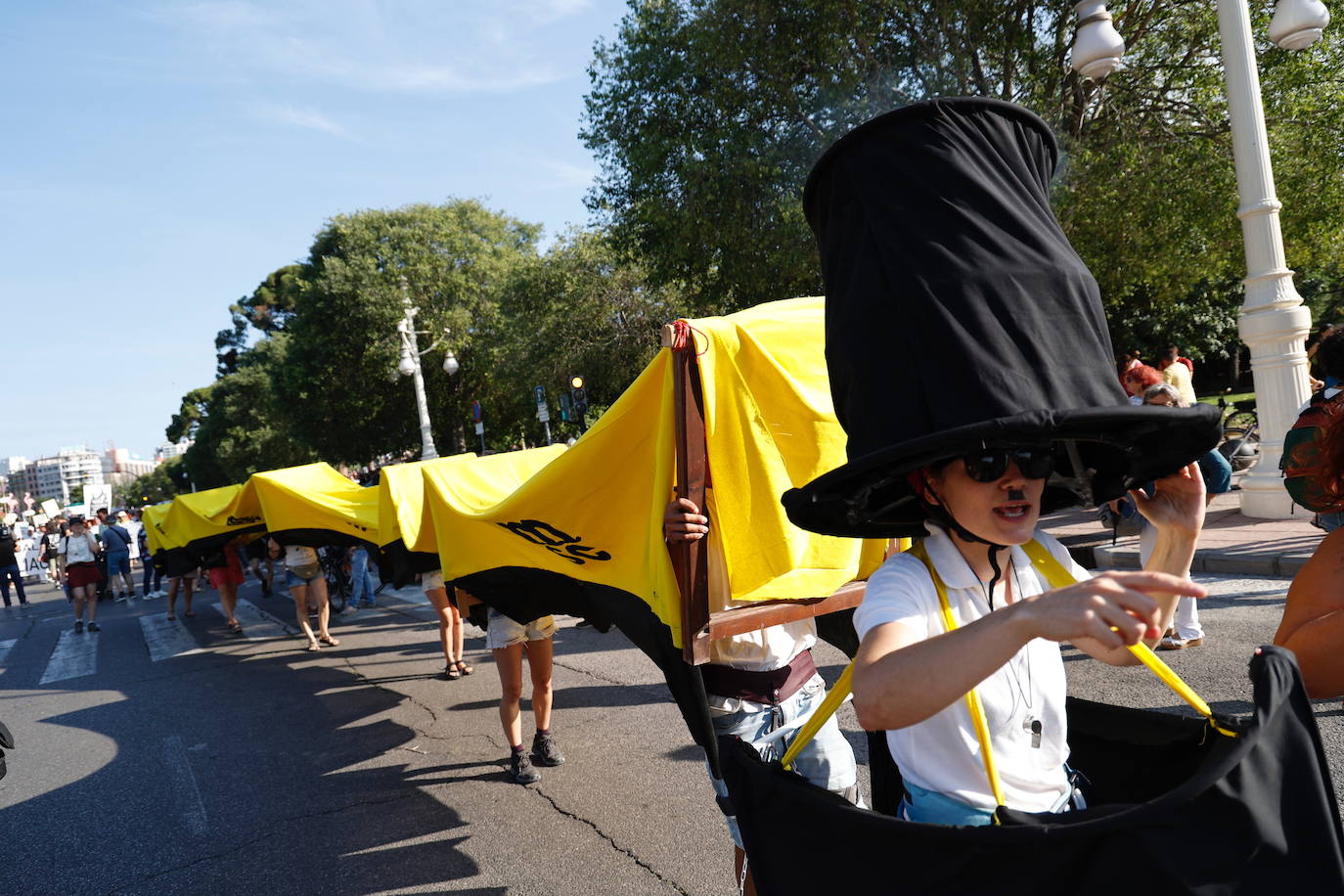 Varios colectivos se manifiestan contra la ampliación del puerto de Valencia