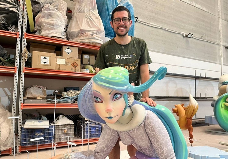 Borja Lorente, con una de sus nuevas piezas.
