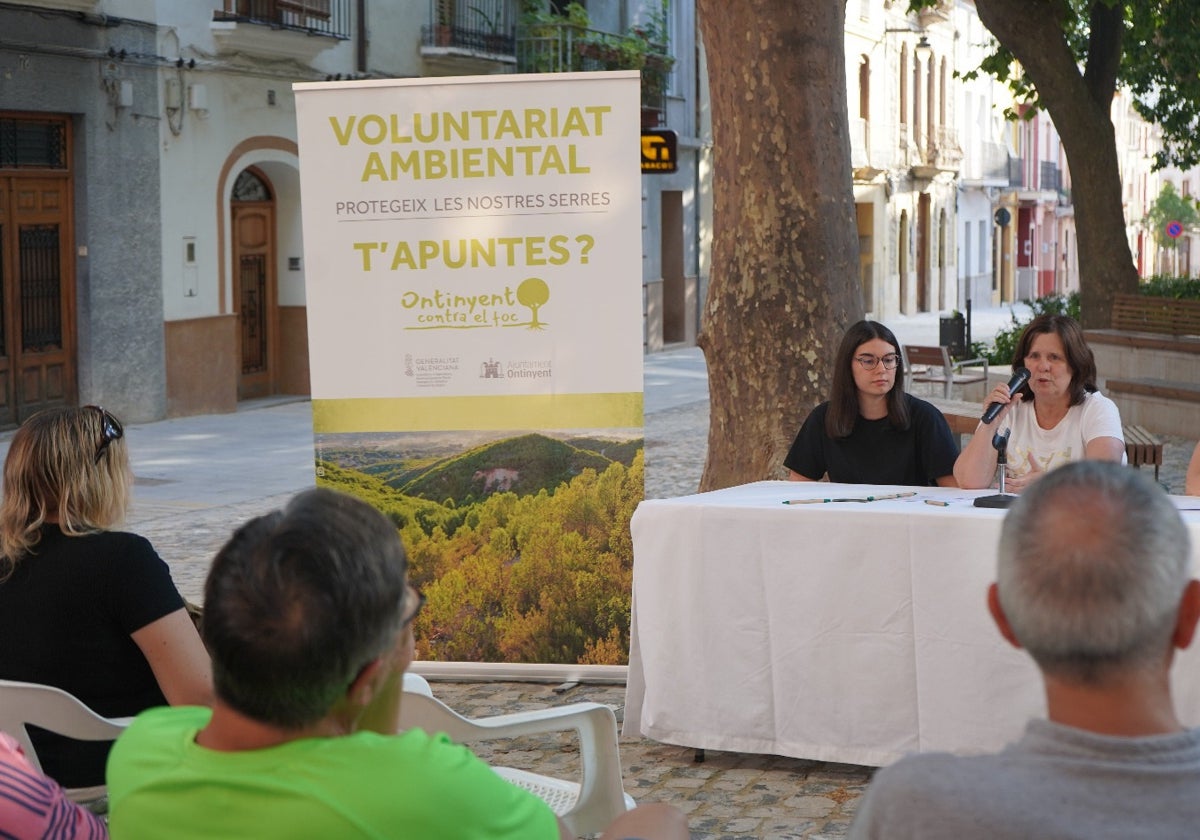 Momento de la presentación del programa por parte de la concejala de Medio Ambiente.