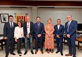 El reelegido alcalde de Albaida, Alejandro Quilis, y los concejales de Compromís y PSPV.