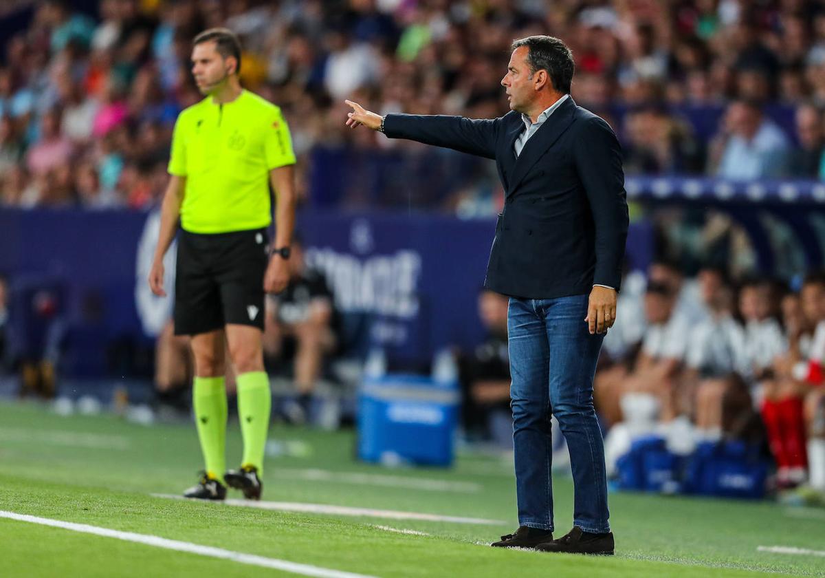 Javi Calleja, ante el Alavés.