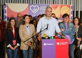 Pilar Lima junto a Héctori Illueca en la noche electoral del 28M.