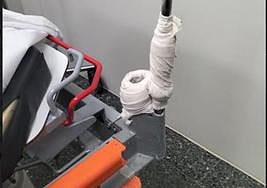 Una de las camillas deterioradas.