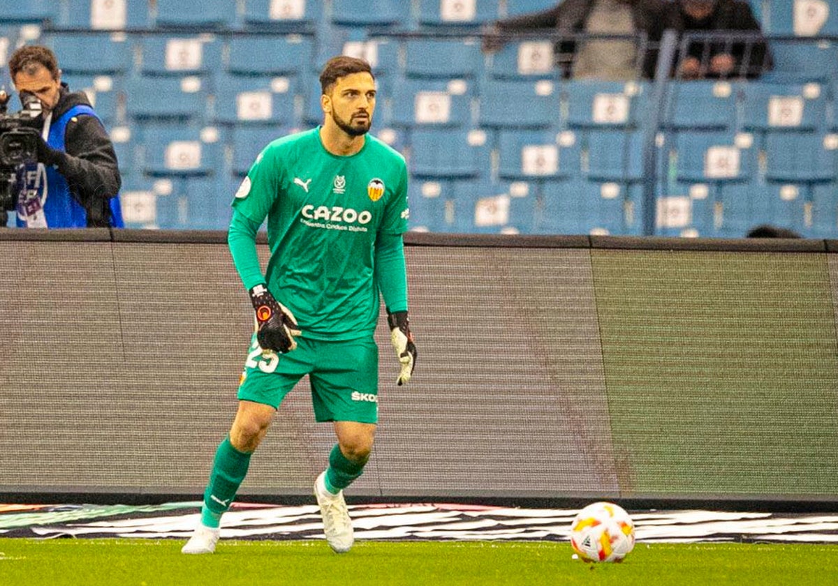 Giorgi Mamardashvili, durante un partido de esta temporada con el Valencia.