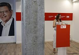 Sandra Gómez, en una rueda de prensa en la sede del PSPV en Valencia.