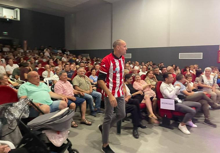 Mateu Lahoz, durante su homenaje.