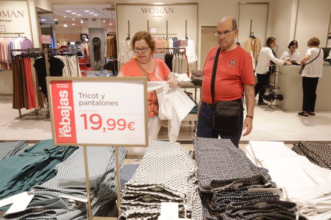 Fotos: arrancan las rebajas de verano 2023