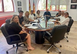 La primera reunión del nuevo equipo de gobierno de Teulada.