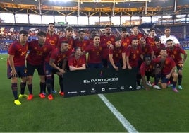 Los youtubers de España, posando antes del partido.