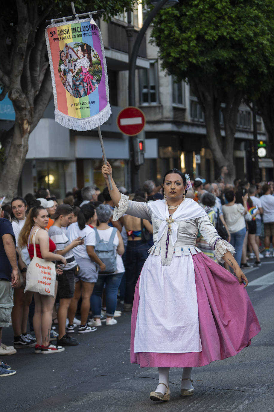 Las mejores imágenes de la marcha del Orgullo en Valencia