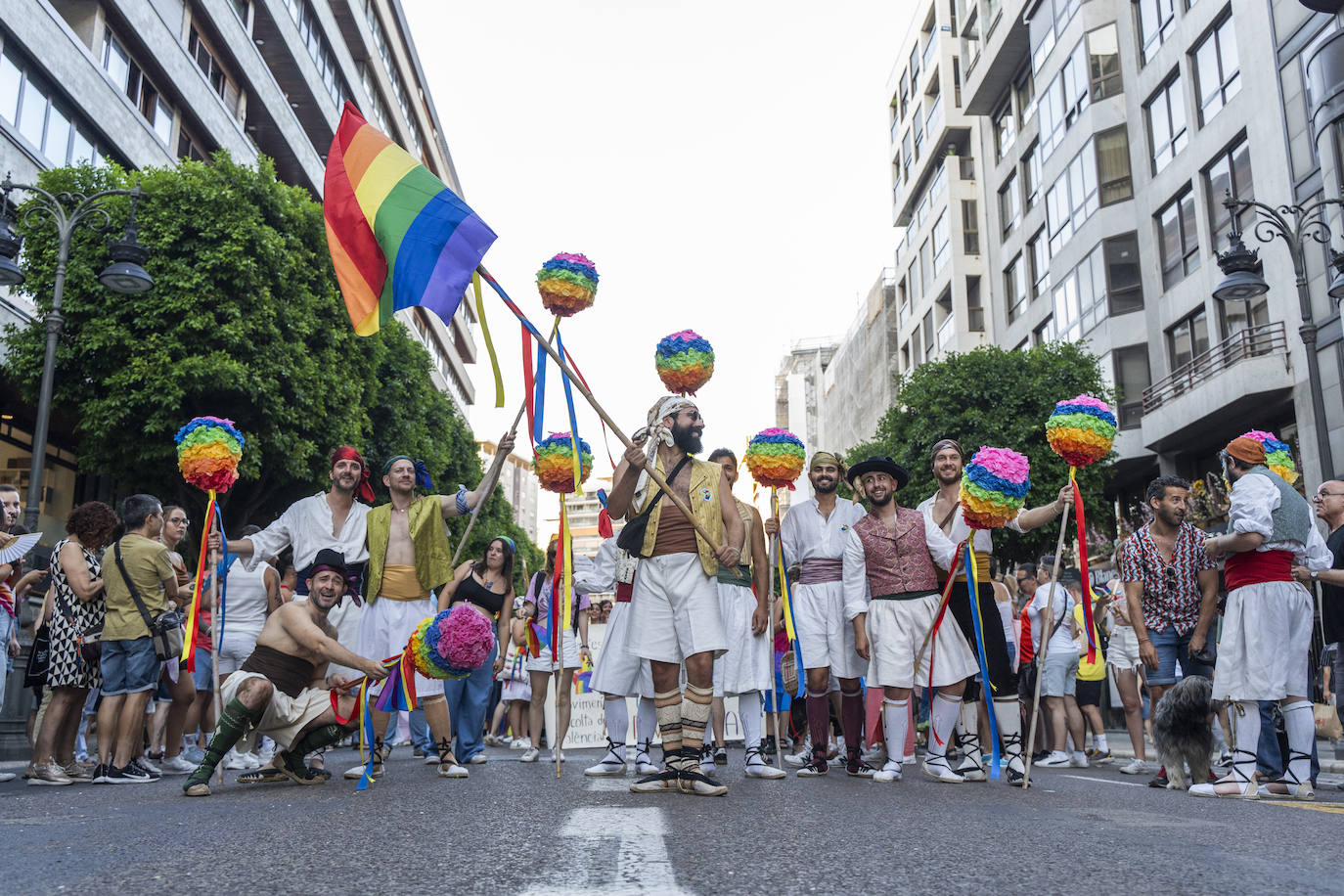 Las mejores imágenes de la marcha del Orgullo en Valencia