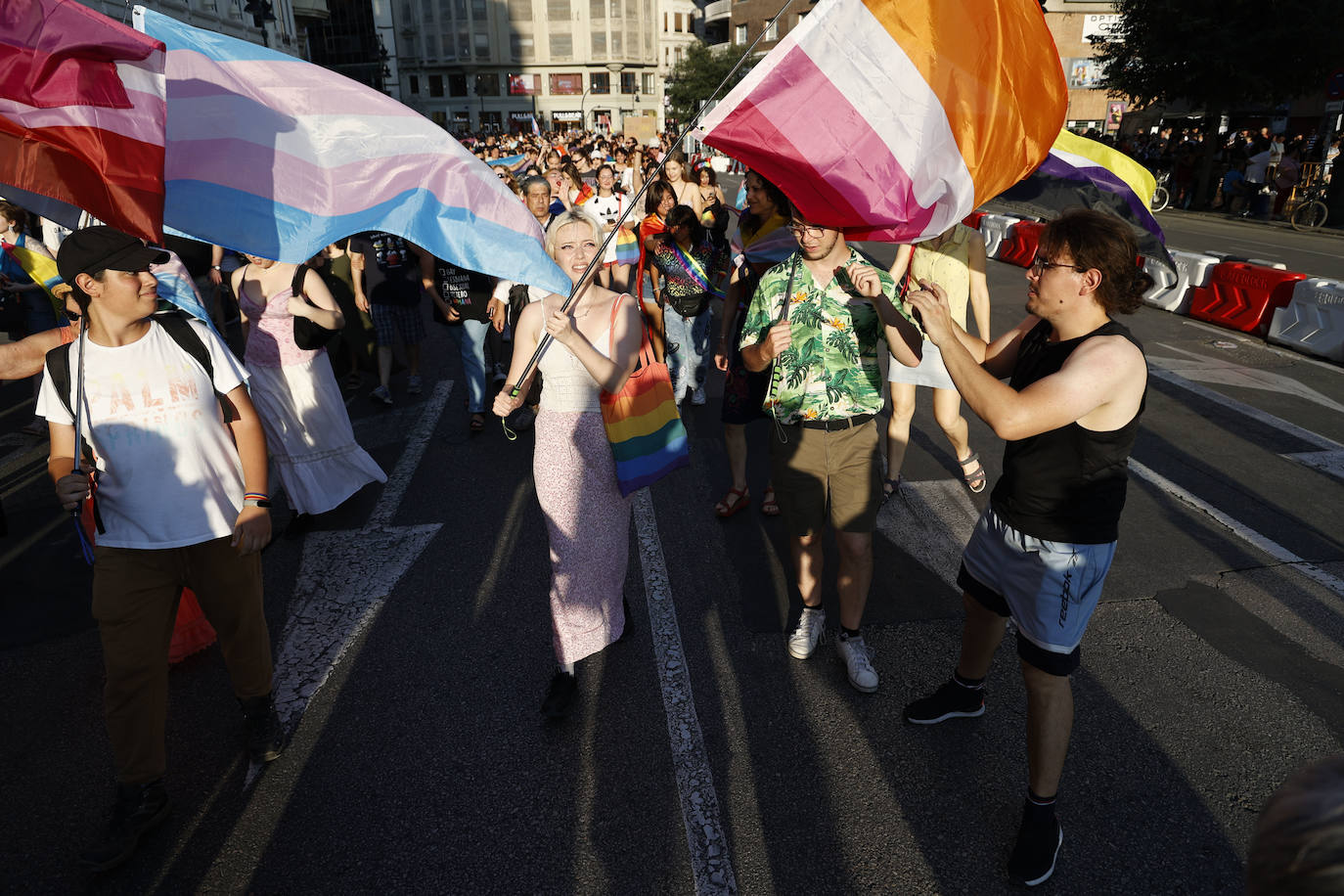 Las mejores imágenes de la marcha del Orgullo en Valencia