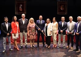 Vicente Zaragozá junto al nuevo gobierno local.