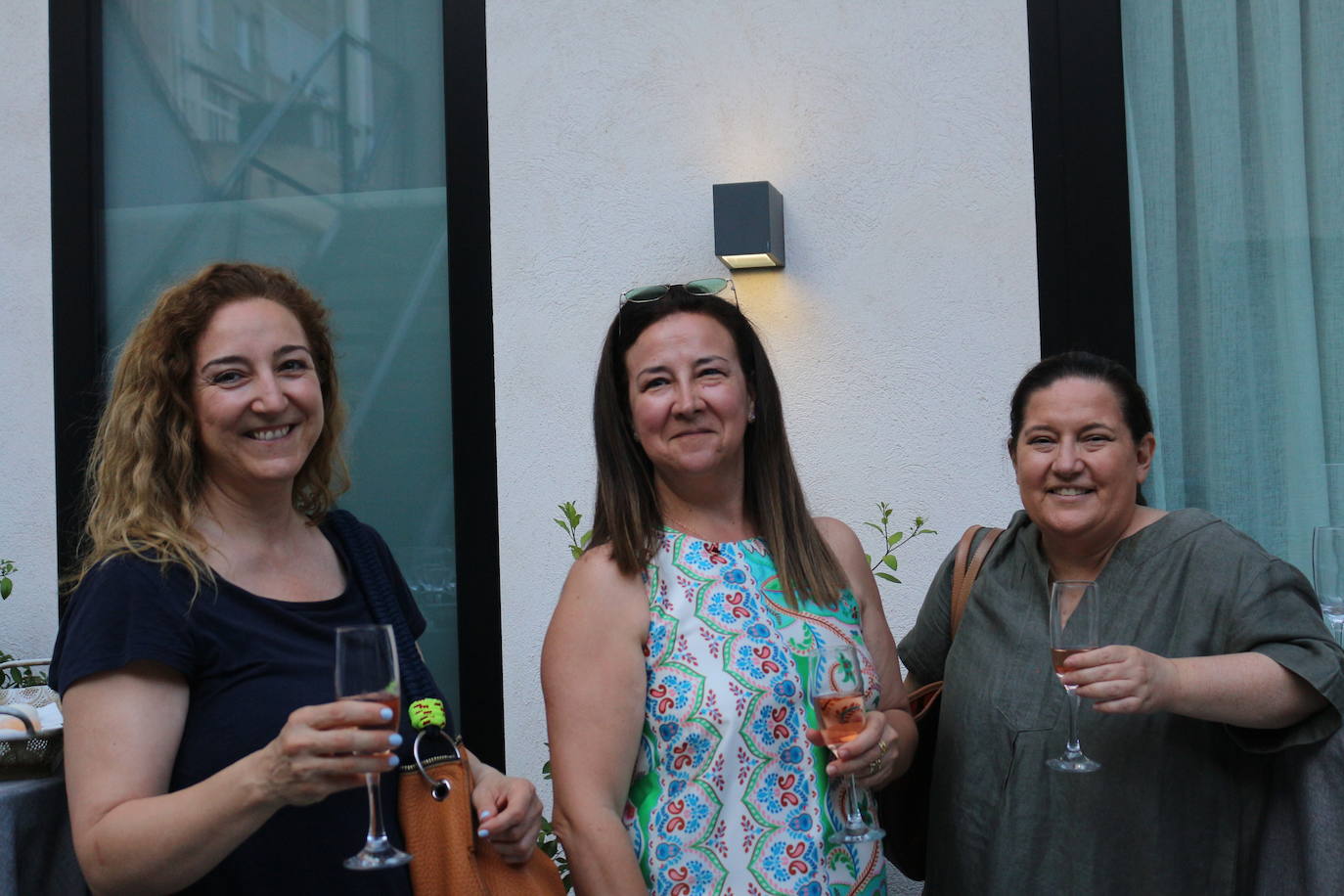 Las hermanas Giménez, con Sonia Gómez-Luzón.