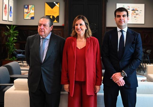 Vicente Boluda, presidente de la asociación de Empresarios AVE, la alcaldesa María José Catalá, e Ignacio Boluda.