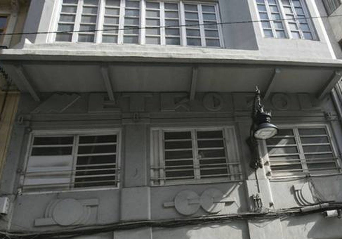 Detalle de la fachada del cine Metropol, obra de Goerlich.