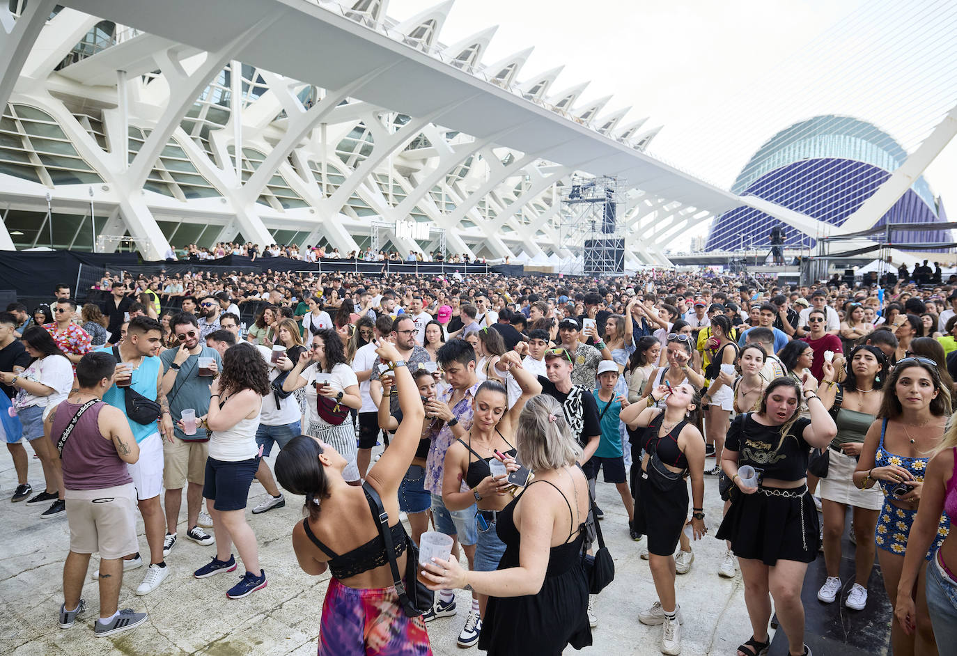 Miles de personas vibran con el Big Sound de Valencia en su primer día