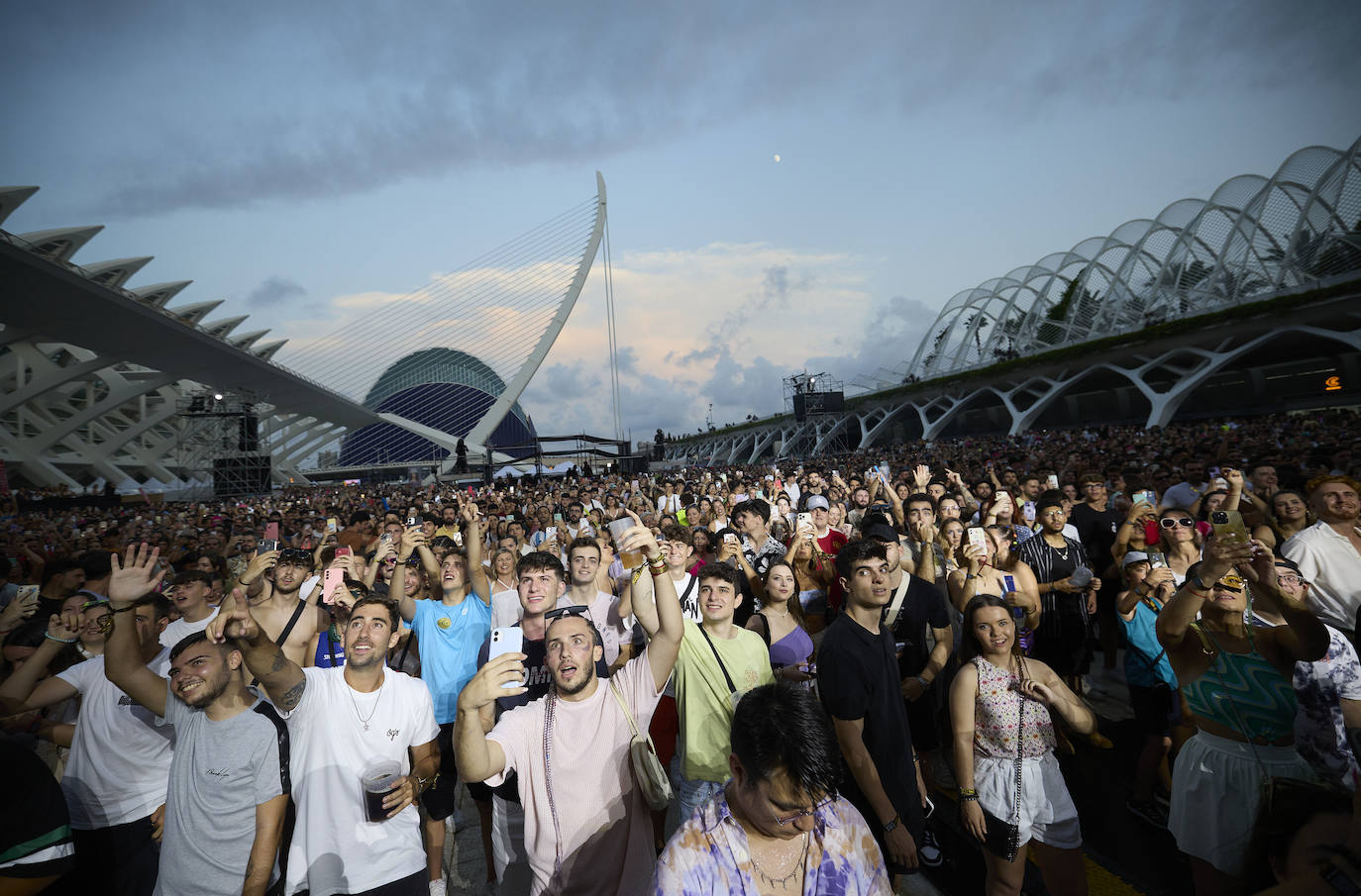 Miles de personas vibran con el Big Sound de Valencia en su primer día