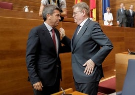 Carlos Mazón y Ximo Puig, en Les Corts.