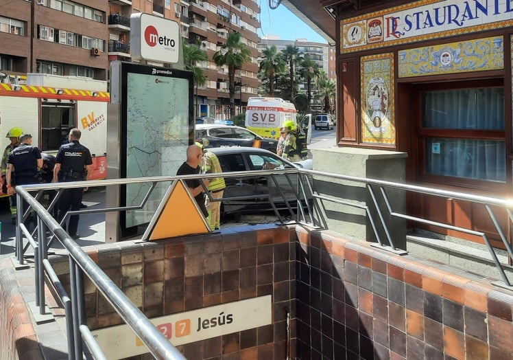 El accidente tuvo lugar junto a la estación de metro de Jesús.