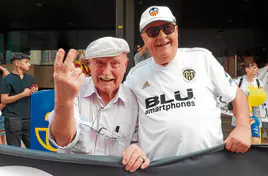 José Serrate y Eliseo Bordonau, durante la última manifestación contra Lim.