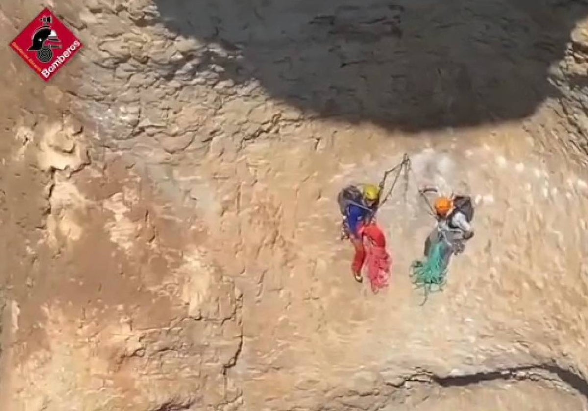 Captura de pantalla del vídeo del rescate de los escaladores.