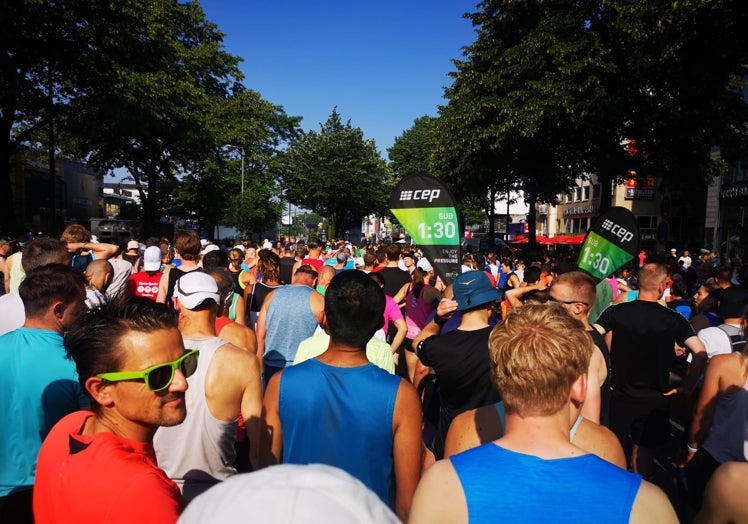 Imagen principal - Media maratón en Hamburgo: calambres, duchas y cerveza sin alcohol