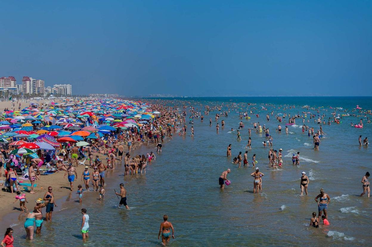 De qué color está la bandera hoy en las playas de Gandía, Sagunto y Oliva: tiempo y ocupación en tiempo real