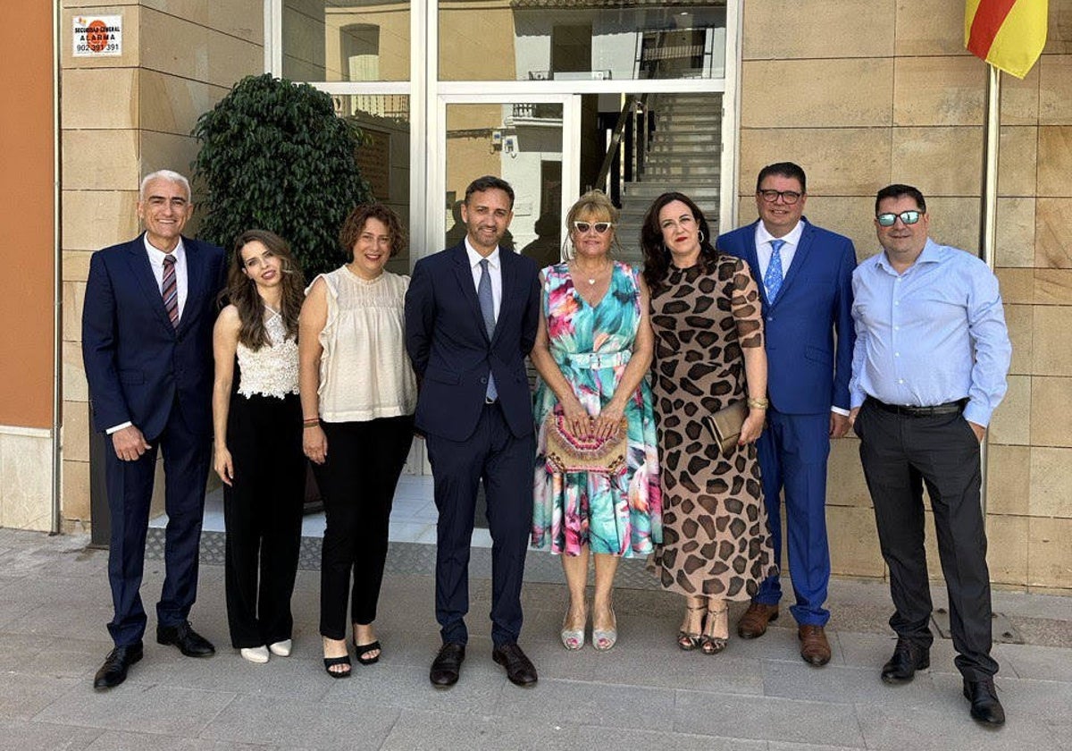 El grupo municipal del PP de Calp con César Sánchez en el centro.