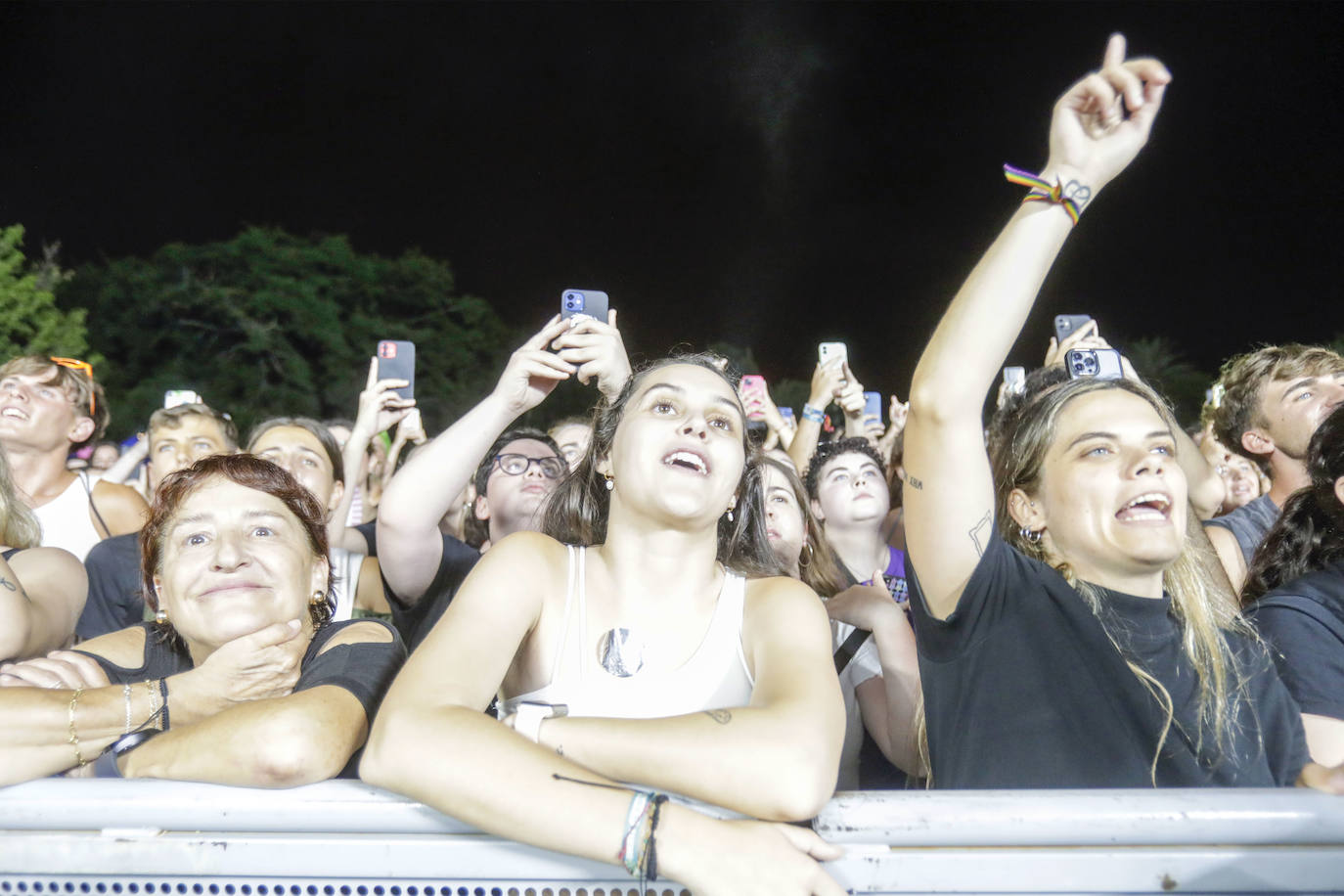 Lola Índigo levanta pasiones en Valencia