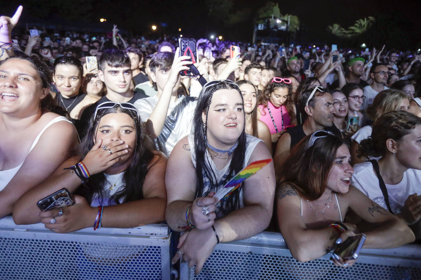 Lola Índigo levanta pasiones en Valencia