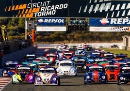 Salida de una carrera de coches clásicos en el Ricardo Tormo.