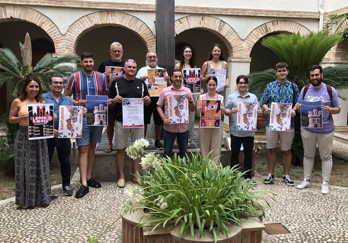 Los participantes en la presentación de las fiestas de Sant Jaume.