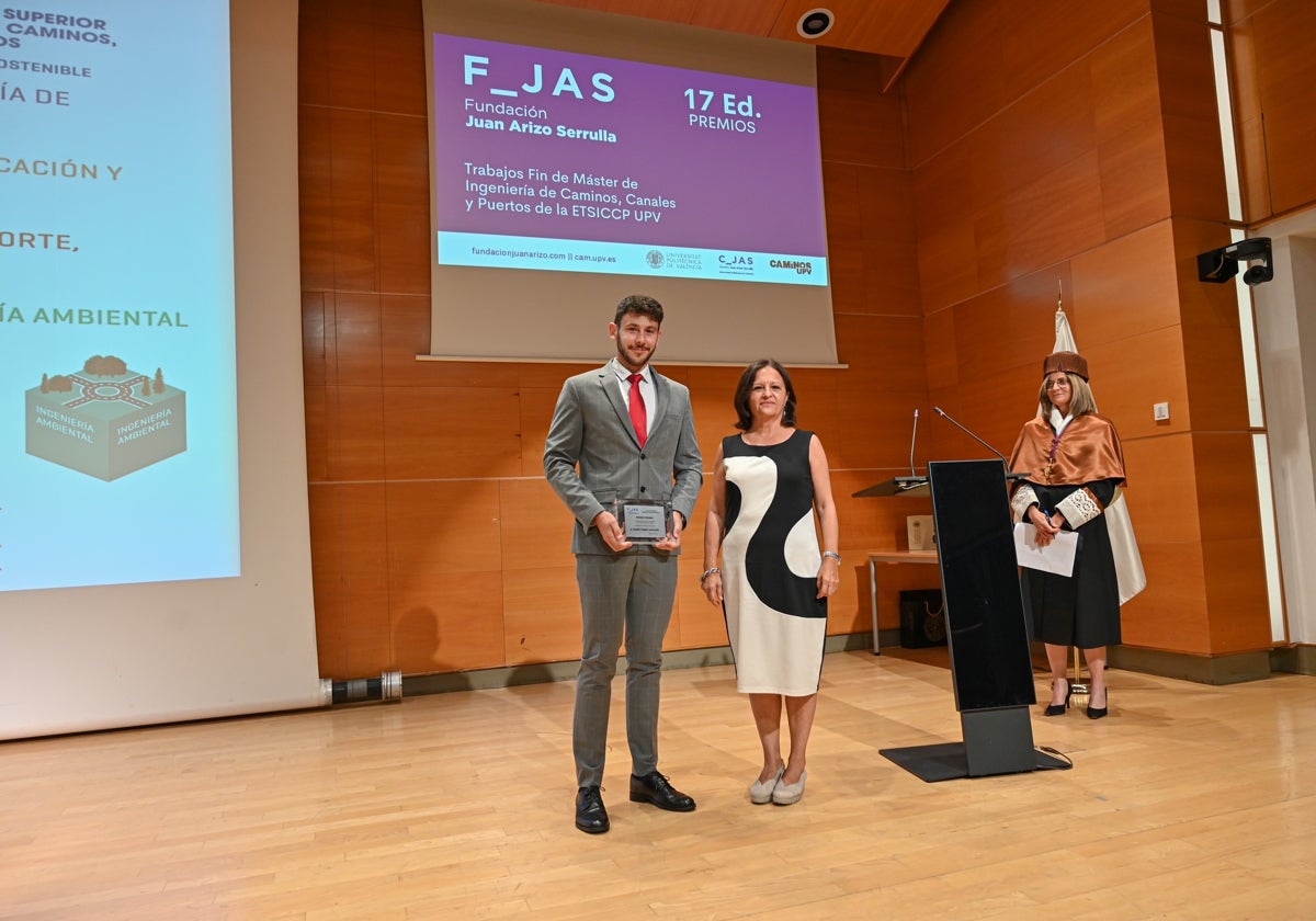 Rubén Cerdá junto a Charo Arizo, presidenta de la Fundación.