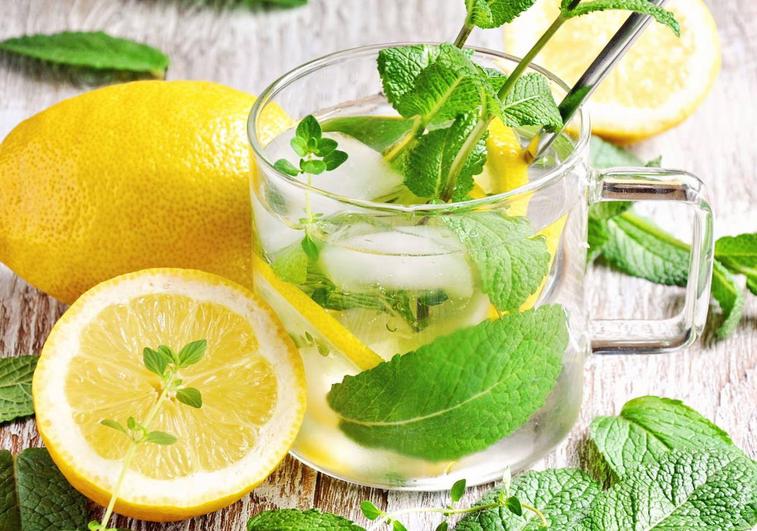 Las infusiones para adelgazar son perfectas para tomar con hielo durante el verano.