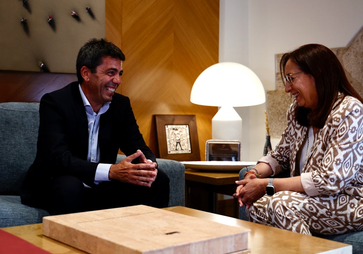 Carlos Mazón y la presidenta de Les Corts, Llanos Massó.