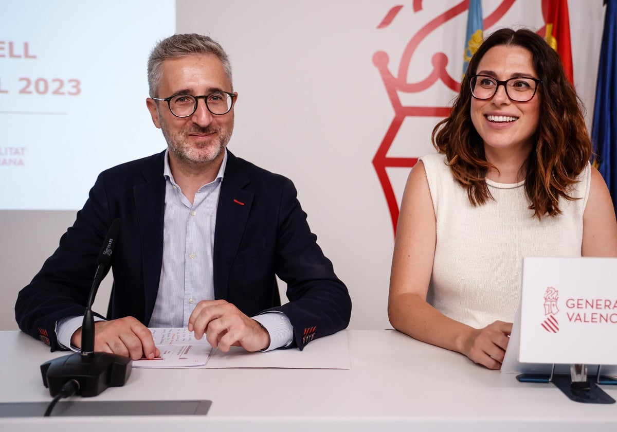 Aitana Mas y Arcadi España en rueda de prensa.