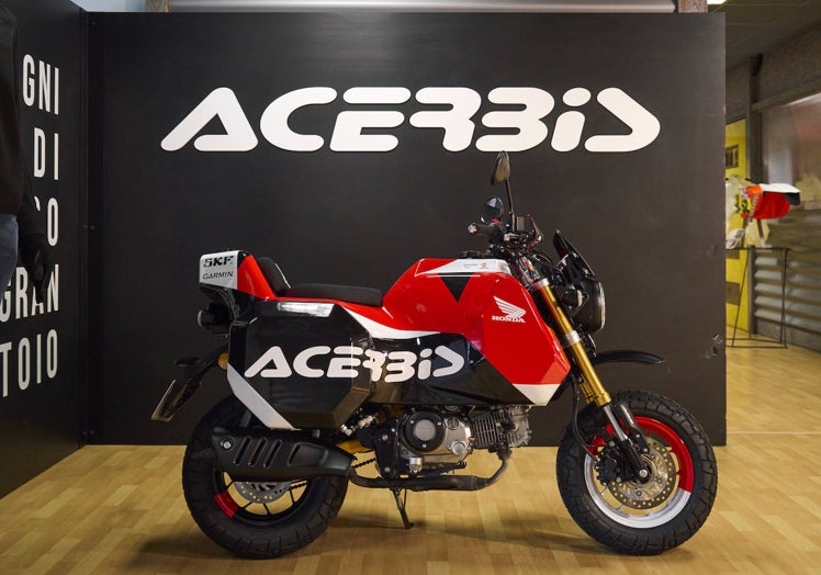 Esta fue la moto con la que el equipo de Acerbis completó el récord.