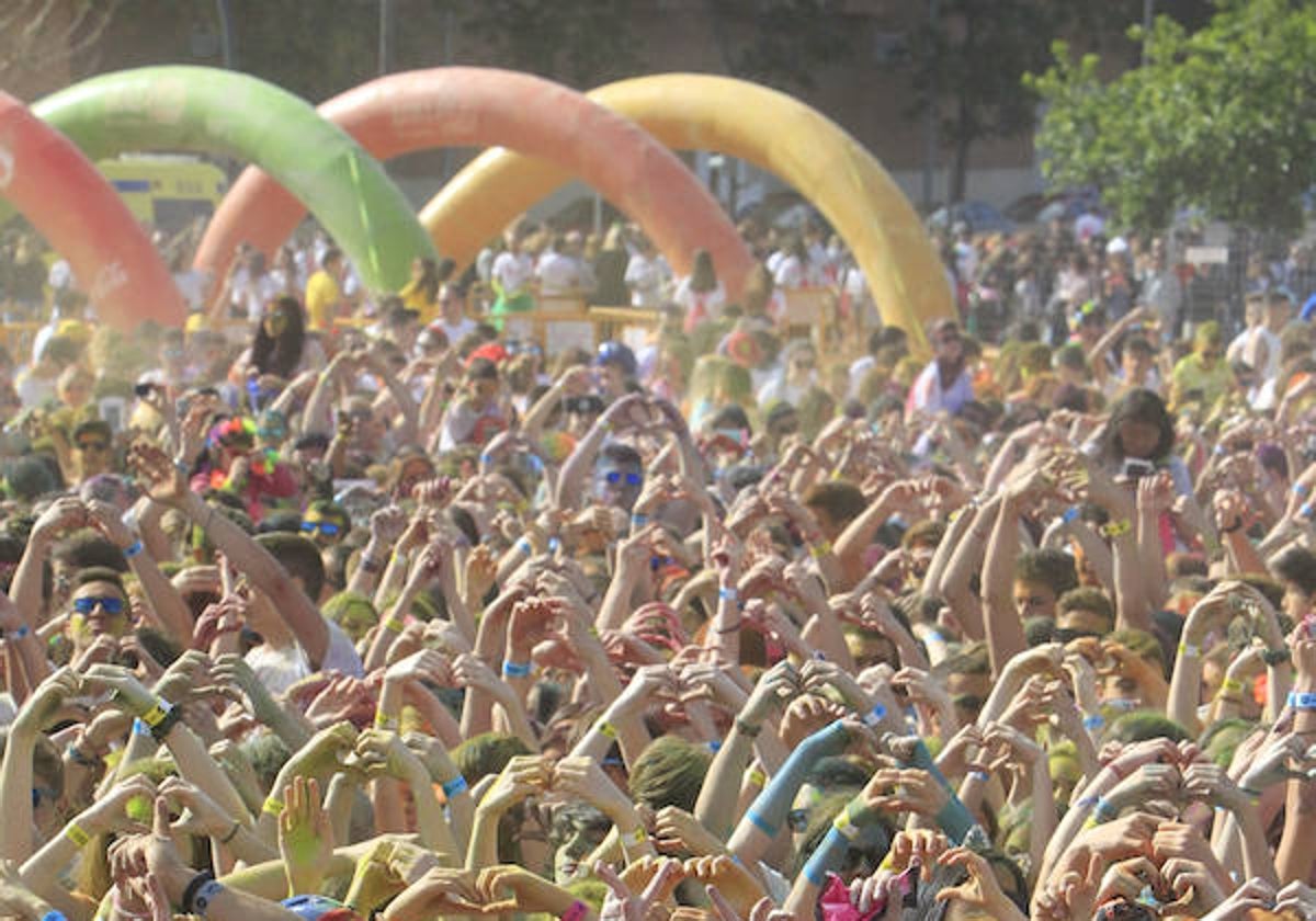 Participantes de una Holi Run celebrada en Valencia.