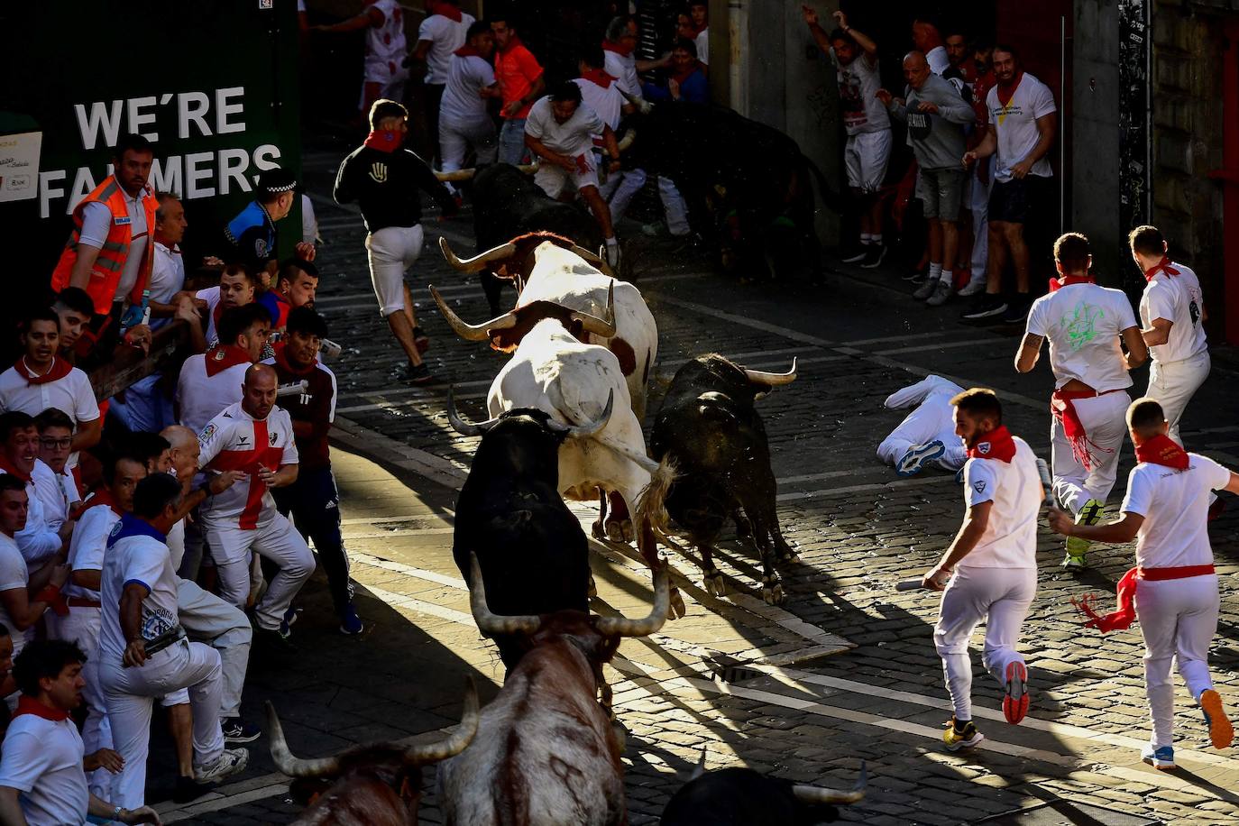 Peligroso y veloz encierro de los Victoriano del Río en los Sanfermines 2023