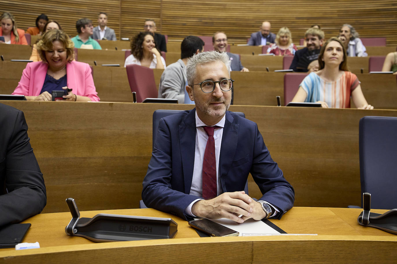 Todas las imágenes de la investidura de Carlos Mazón en Les Corts