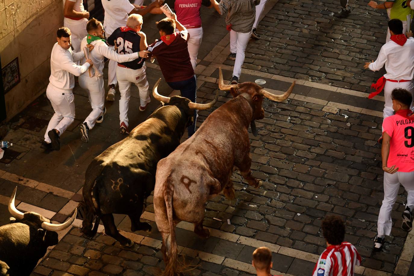 Velocidad y emoción en el último encierro de San Fermín 2023