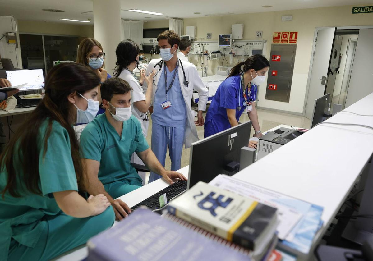 Sanitarios en el hospital La Fe de Valencia.